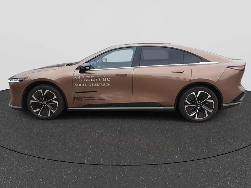 Melting copper metallic Gebruikt 2025 Mazda 6e Takumi-Line Hatchback | € 42.950 (Eerlijke prijs) - Afbeelding 1/3