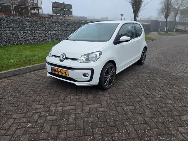 Wit Gebruikt 2018 VW up! take up! Hatchback | € 7.250 (Goede deal) - Afbeelding 1/4