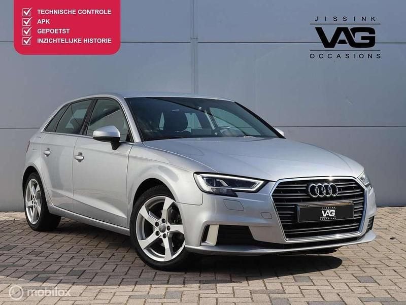 Grijs Gebruikt 2018 Audi A3 Sportback Hatchback | € 15.399 (Eerlijke prijs) - Afbeelding 1/4
