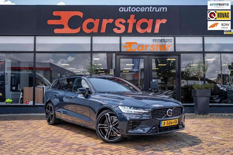 Blauw, metallic lak Gebruikt 2022 Volvo V60 Plus Stationwagen | € 44.950 (Iets duurder) - Afbeelding 1/4