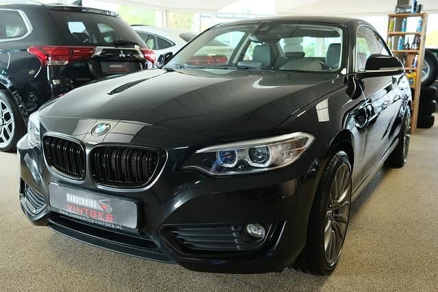Zwart Occasion 2015 BMW 220 Executive Coupé | € 14.950 (Goede deal) - Afbeelding 1/4