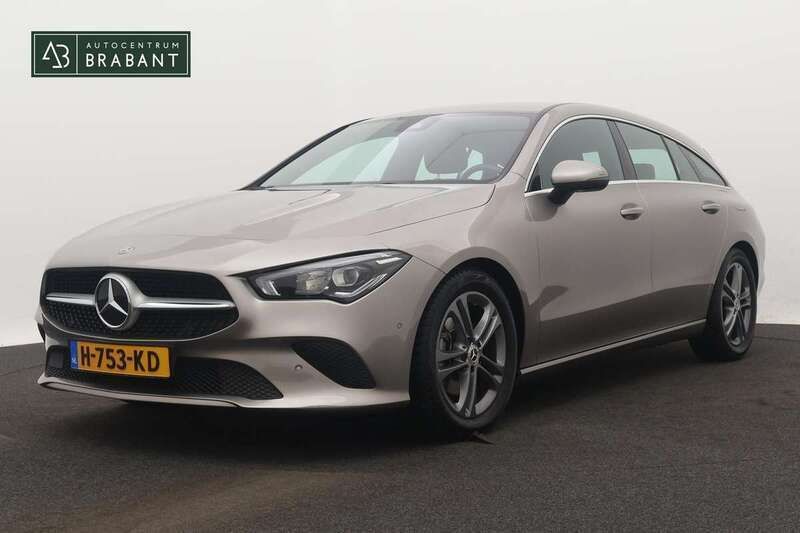 Grijs, metallic lak Gebruikt 2020 Mercedes CLA200 Shooting Brake Business Stationwagen | € 21.945 (Super prijs) - Afbeelding 1/4