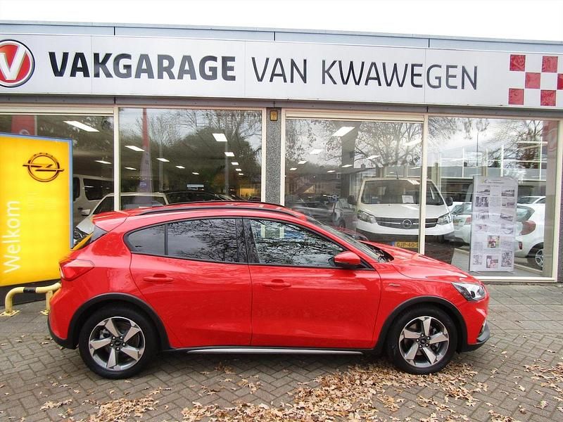 Rood Gebruikt 2019 Ford Focus Business Edition Hatchback | € 14.900 (Eerlijke prijs) - Afbeelding 1/4