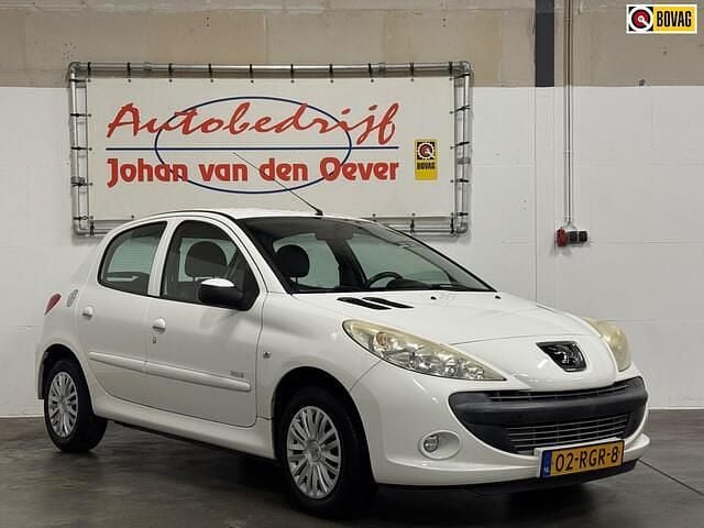 Wit Gebruikt 2011 Peugeot 206+ Hatchback | € 3.950 (Iets duurder) - Afbeelding 1/4
