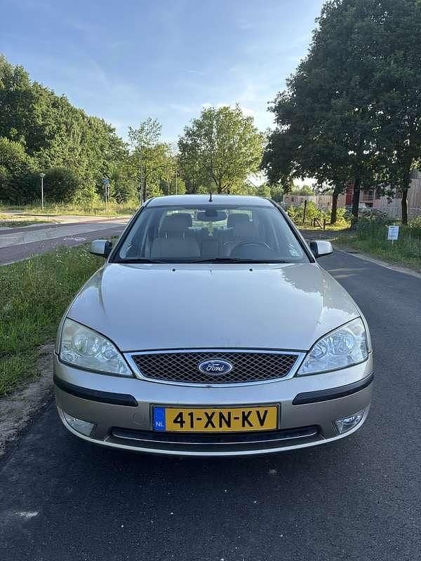 Beige Gebruikt 2003 Ford Mondeo Ghia Sedan | € 2.999 (Iets duurder) - Afbeelding 1/4