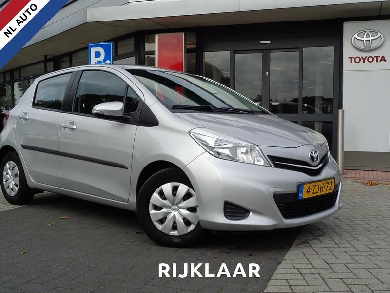 Grijs Gebruikt 2015 Toyota Yaris Hatchback | € 8.950 (Eerlijke prijs) - Afbeelding 1/4