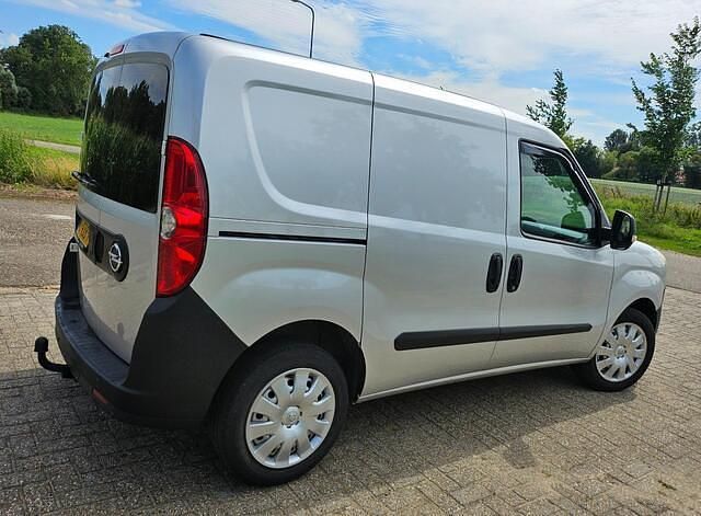 Grijs Gebruikt 2014 Opel Combo MPV | € 8.595 (Goede deal) - Afbeelding 1/4