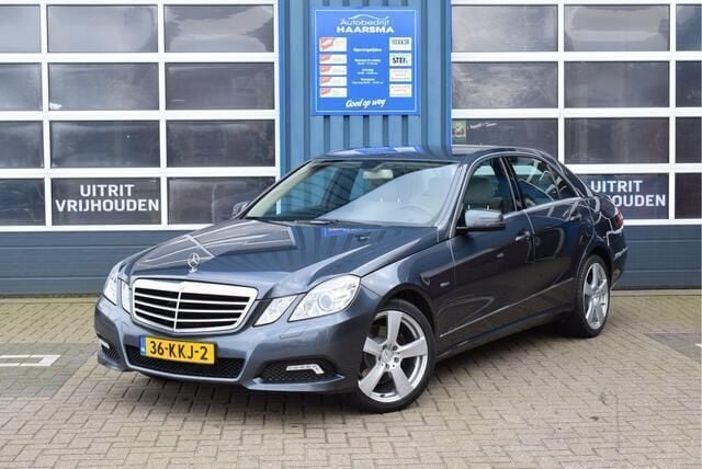 Grijs Gebruikt 2010 Mercedes E350 Avantgarde Sedan | € 12.650 (Eerlijke prijs) - Afbeelding 1/4