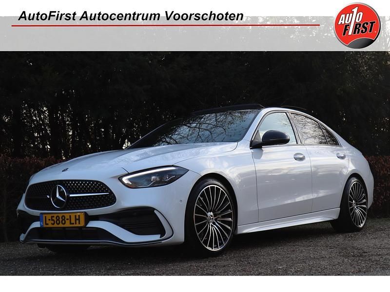 Wit Occasion 2021 Mercedes C200 AMG line Sedan | € 38.900 (Iets duurder) - Afbeelding 1/4
