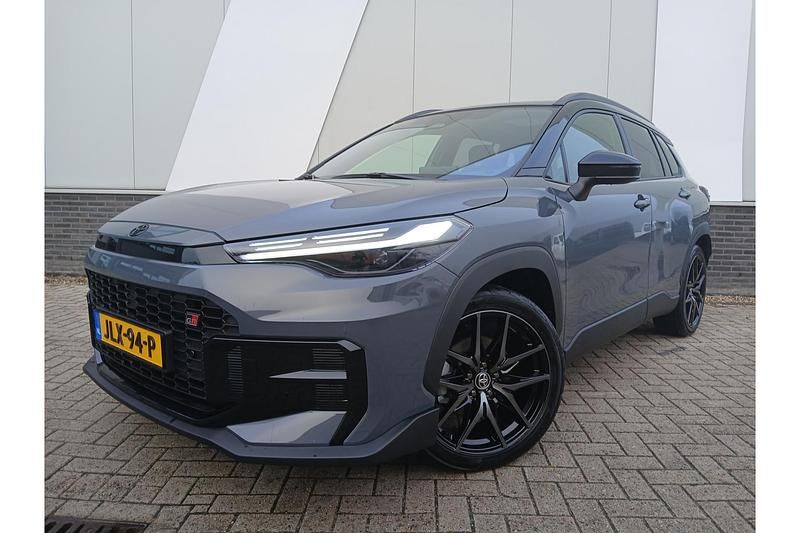Grijs Nieuw 2025 Toyota Corolla Cross Sport SUV | € 49.812 - Afbeelding 1/1