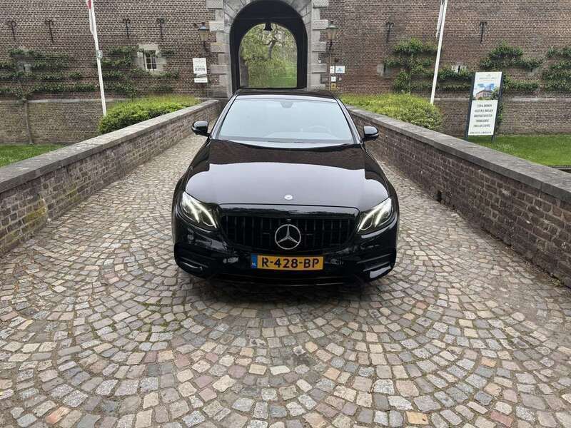 Zwart Gebruikt 2016 Mercedes E250 Prestige Sedan | € 35.995 - Afbeelding 1/4