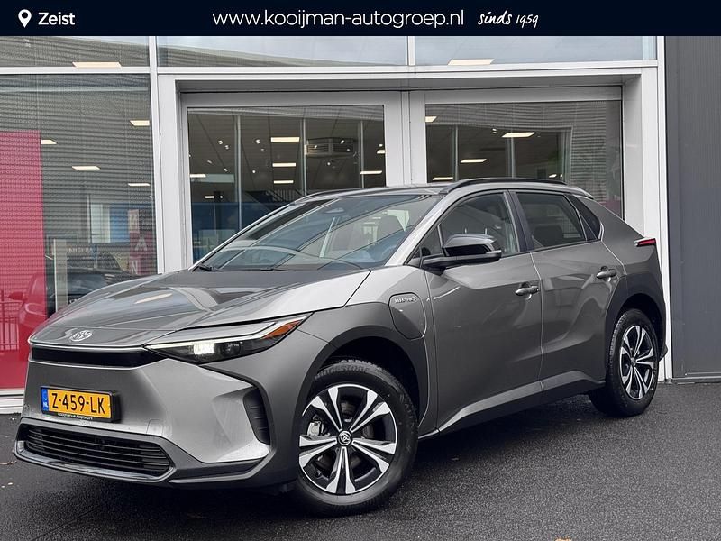 Precious metal metallic (grijs metallic) Occasion 2024 Toyota bZ4X Active SUV | € 36.400 (Eerlijke prijs) - Afbeelding 1/4