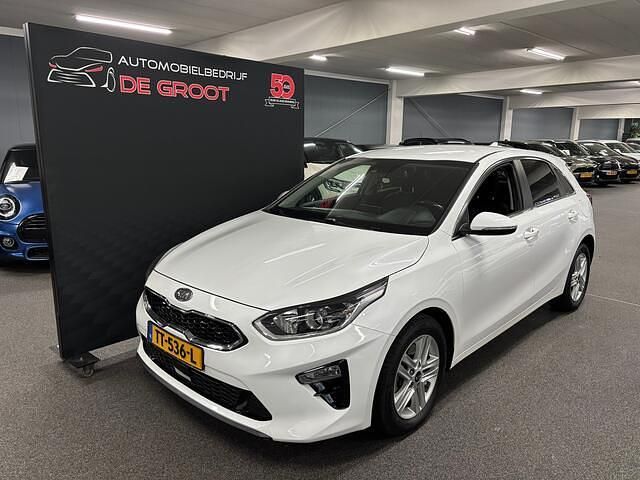 Wit Occasion 2018 Kia Ceed Hatchback | € 13.950 (Eerlijke prijs) - Afbeelding 1/4