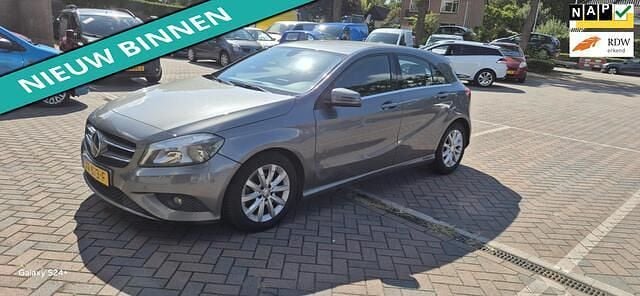 Grijs Gebruikt 2015 Mercedes A180 Edition Hatchback | € 6.799 (Super prijs) - Afbeelding 1/3