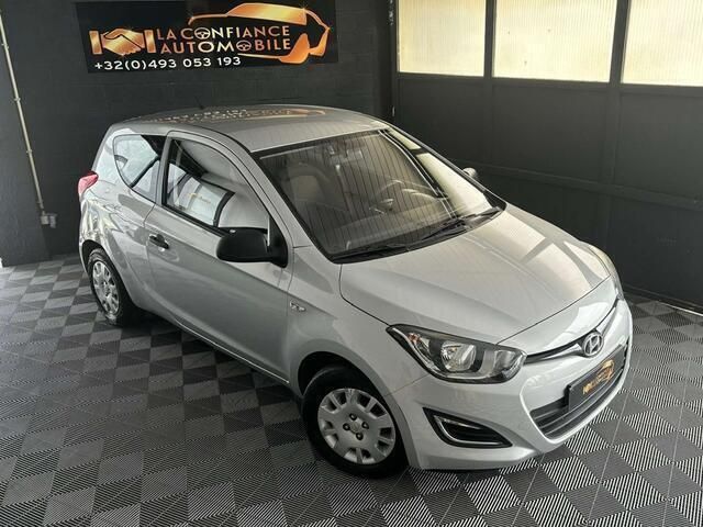 Grijs Gebruikt 2014 Hyundai i20 Sedan | € 6.490 (Eerlijke prijs) - Afbeelding 1/4