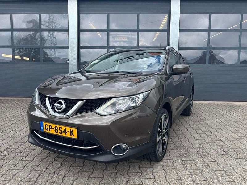 Bruin Gebruikt 2015 Nissan Qashqai Tekna SUV | € 16.830 (Eerlijke prijs) - Afbeelding 1/4