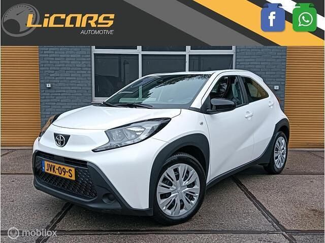 Wit Occasion 2025 Toyota Aygo X Play SUV | € 19.950 (Eerlijke prijs) - Afbeelding 1/4