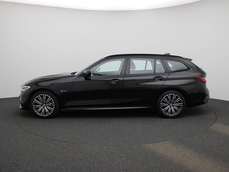 Occasion BMW 330e Basis 292 PK (214 kW) 2021 Zwart Stationwagen