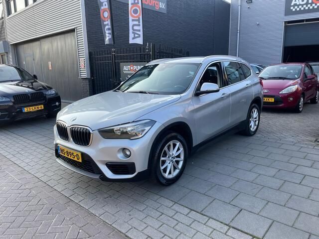 Grijs, metallic lak Gebruikt 2015 BMW X1 Comfort Edition SUV | € 9.999 - Afbeelding 1/4