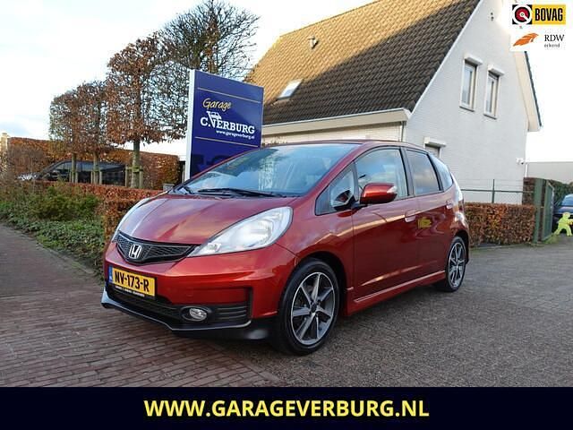 Rood (metallic) Gebruikt 2015 Honda Jazz Elegance Hatchback | € 11.750 (Eerlijke prijs) - Afbeelding 1/4