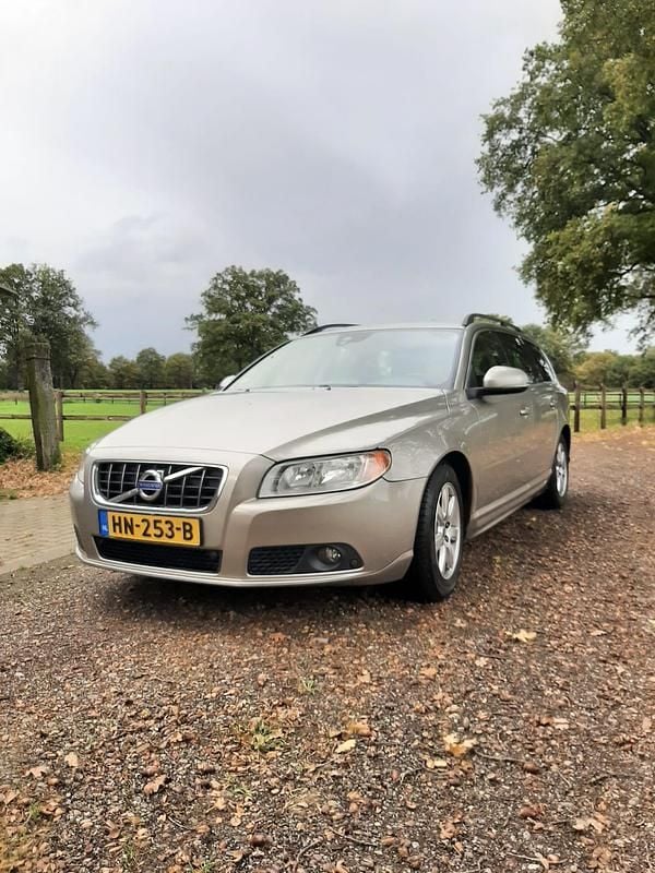 Occasion Volvo V70 Momentum 2011 Beige (metallic) Stationwagen