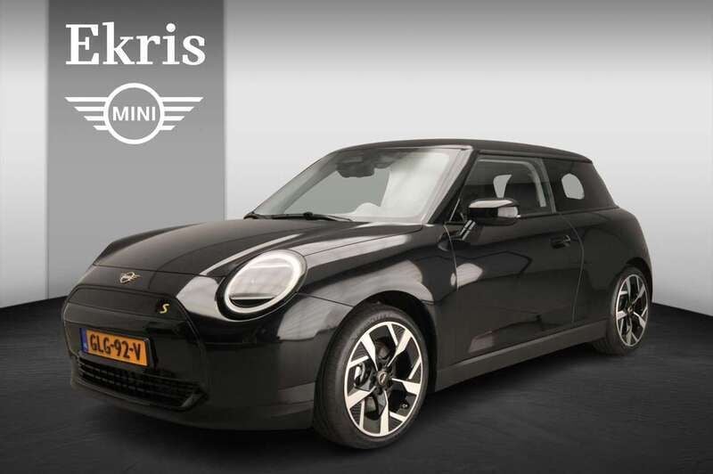 Zwart Gebruikt 2024 Mini Cooper SE Classic Hatchback | € 34.900 (Eerlijke prijs) - Afbeelding 1/4