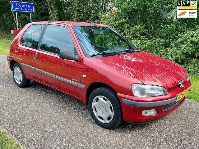 Rood, metallic lak Gebruikt 2000 Peugeot 106 Hatchback | € 499 (Goede deal) - Afbeelding 1/4