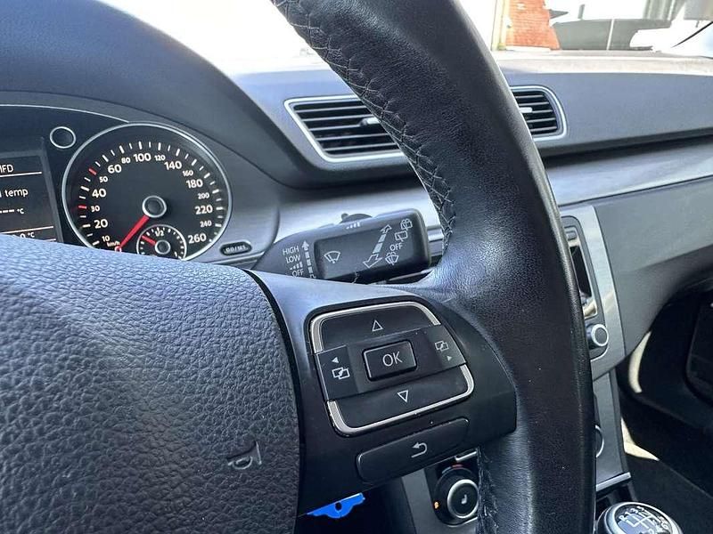 Bruin Gebruikt 2011 VW Passat Comfortline Stationwagen | € 5.500 (Eerlijke prijs) - Afbeelding 1/4