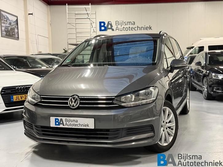 Grijs (metallic) Occasion 2015 VW Touran Comfortline MPV | € 11.950 (Duur) - Afbeelding 1/4