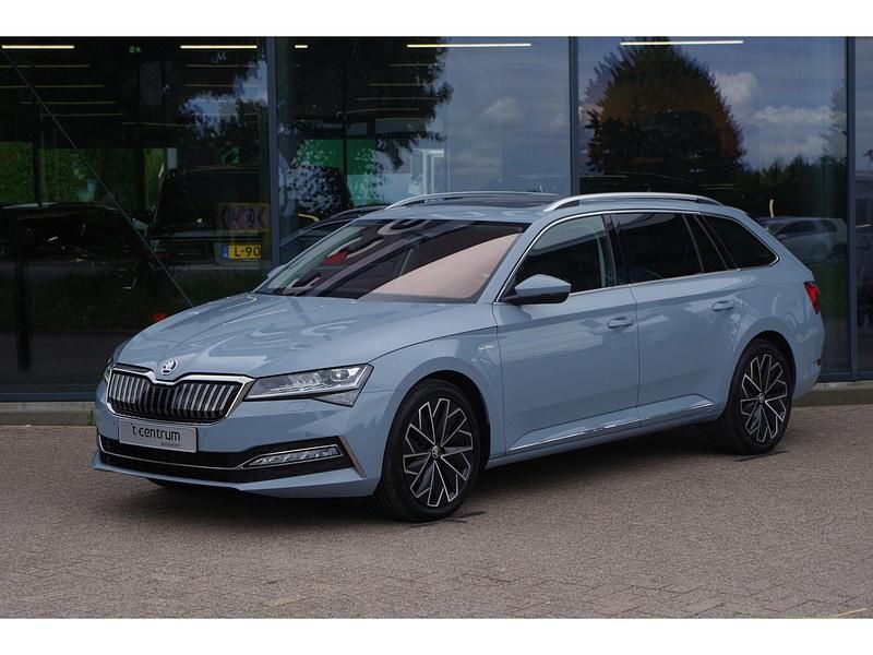 Grijs Gebruikt 2022 Skoda Superb Business Line Stationwagen | € 29.950 (Eerlijke prijs) - Afbeelding 1/4