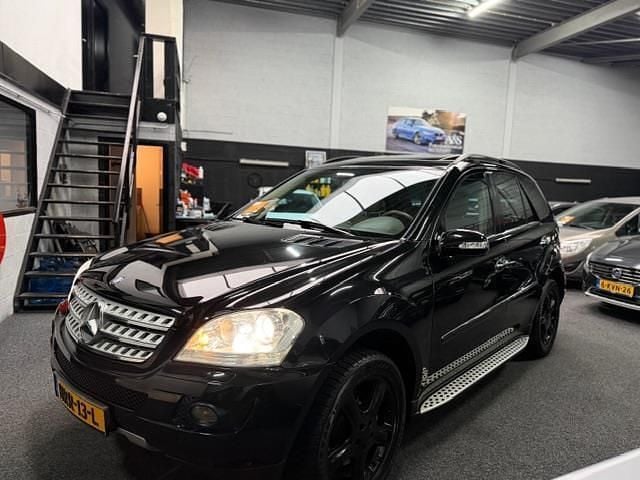 Zwart (metallic) Occasion 2008 Mercedes 350 SUV | € 14.950 (Super prijs) - Afbeelding 1/4