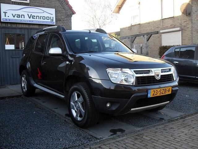 Zwart (metallic) Occasion 2012 Dacia Duster SUV | € 4.398 (Goede deal) - Afbeelding 1/4
