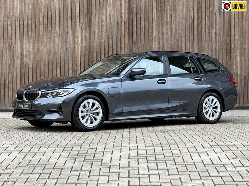 Grijs Gebruikt 2021 BMW 330 Stationwagen | € 24.900 (Super prijs) - Afbeelding 1/4