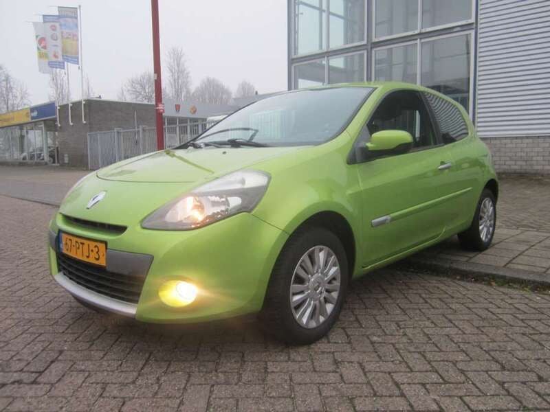Groen, metallic lak Gebruikt 2011 Renault Clio II Collection Hatchback | € 2.995 (Eerlijke prijs) - Afbeelding 1/4