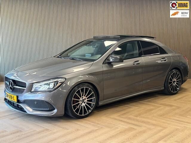 Grijs Gebruikt 2017 Mercedes CLA200 Prestige Sedan | € 24.995 - Afbeelding 1/4