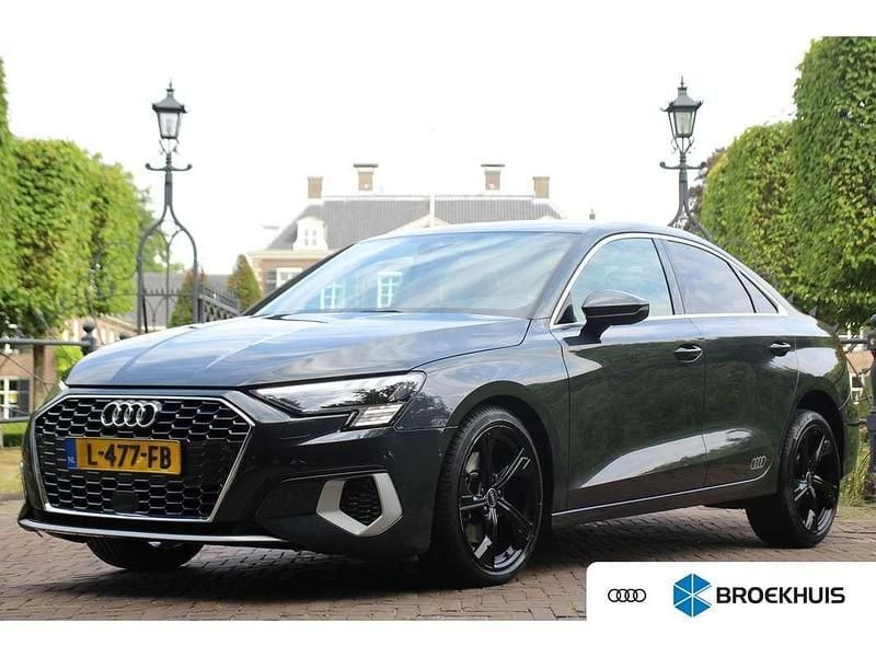 Grijs, metallic lak Gebruikt 2021 Audi A3 S-Line Sedan | € 23.900 (Goede deal) - Afbeelding 1/4