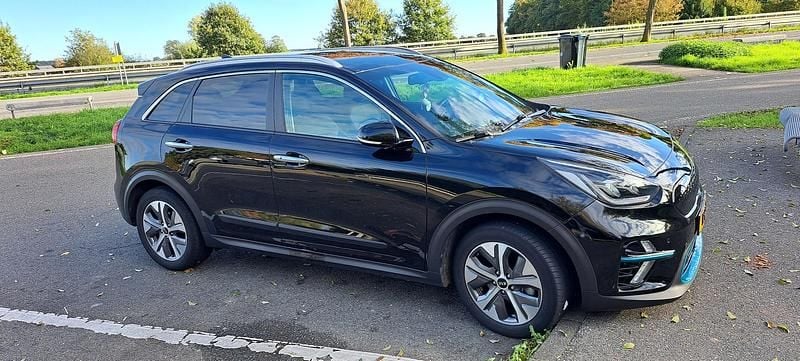 Zwart (metallic) Occasion 2020 Kia e-Niro SUV | € 16.950 (Eerlijke prijs) - Afbeelding 1/4