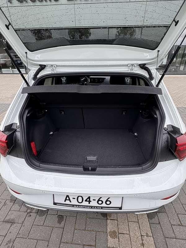 Wit Gebruikt 2024 VW Polo R-line Hatchback | € 26.500 (Eerlijke prijs) - Afbeelding 1/4