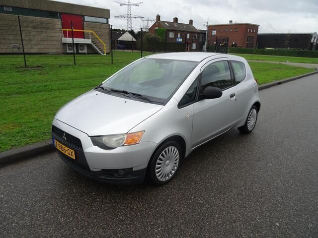 Grijs Gebruikt 2009 Mitsubishi Colt Hatchback | € 2.295 (Goede deal) - Afbeelding 1/4