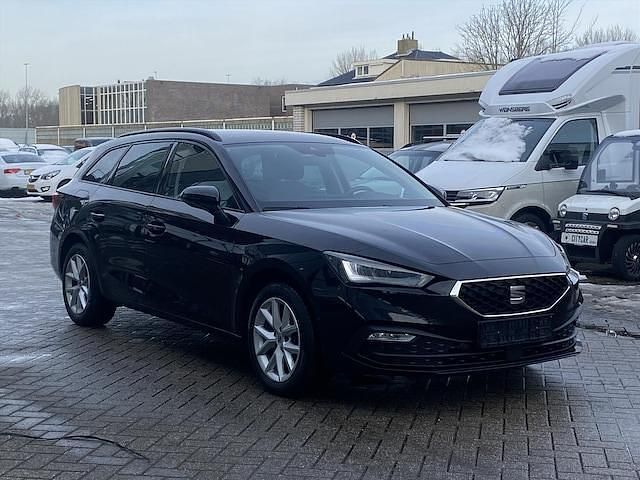 Occasion Seat Leon 110 PK (80 kW) 2023 Zwart (metallic) Hatchback