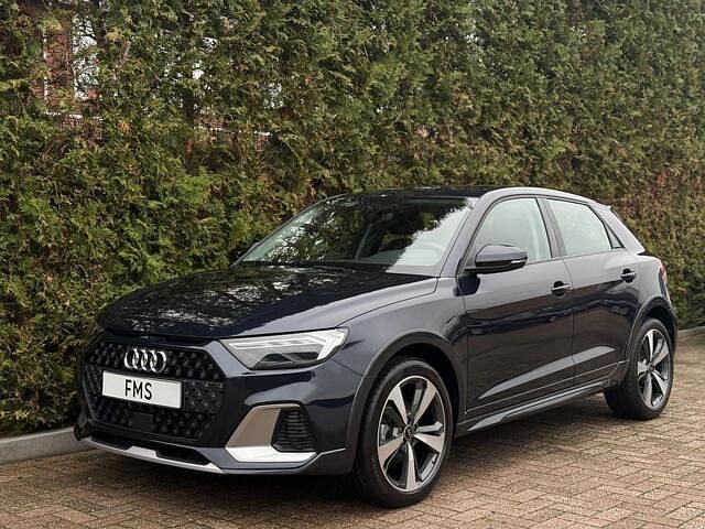 Blauw (metallic) Gebruikt 2022 Audi A1 Advanced Hatchback | € 24.890 (Eerlijke prijs) - Afbeelding 1/4