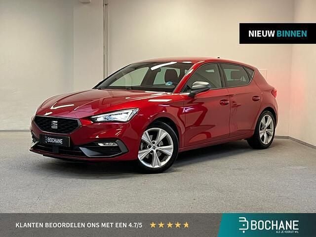 Desire red (e1e1) Occasion 2021 Seat Leon Business Hatchback | € 19.890 (Goede deal) - Afbeelding 1/4