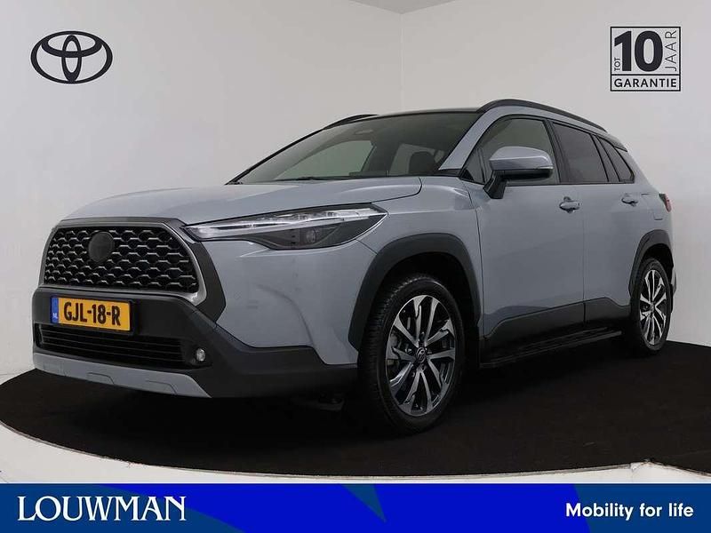 Grijs Gebruikt 2024 Toyota Corolla Cross Style SUV | € 39.745 (Duur) - Afbeelding 1/4