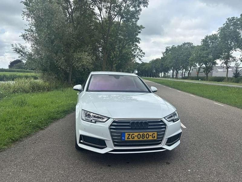 Wit Gebruikt 2019 Audi A4 Sedan | € 20.000 (Eerlijke prijs) - Afbeelding 1/4