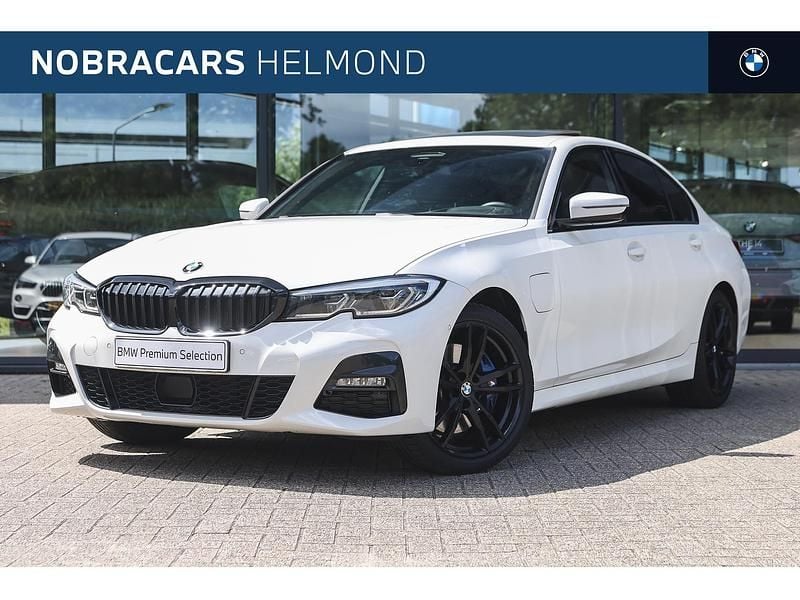 Wit Gebruikt 2021 BMW 330e Executive Sedan | € 32.950 (Goede deal) - Afbeelding 1/4