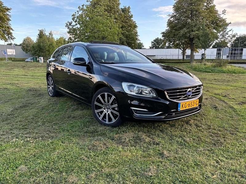 Zwart Gebruikt 2016 Volvo V60 Stationwagen | € 13.950 (Iets duurder) - Afbeelding 1/4