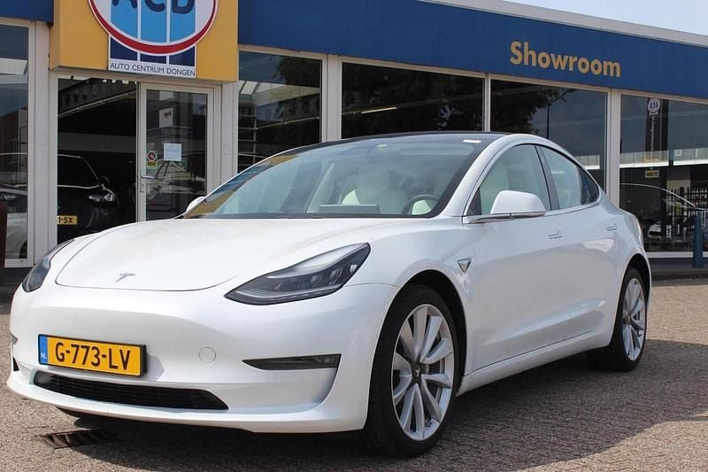 Wit (metallic) Gebruikt 2019 Tesla Model 3 Standard Range Sedan | € 16.900 (Eerlijke prijs) - Afbeelding 1/4