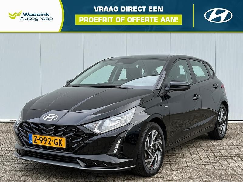 Zwart Occasion 2024 Hyundai i20 Comfort Hatchback | € 22.035 (Eerlijke prijs) - Afbeelding 1/4
