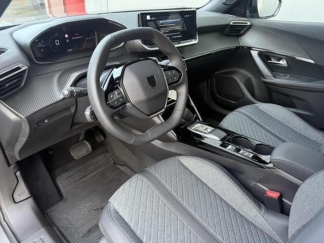 Nieuw Peugeot 2008 Allure 136 PK (100 kW) 2025 Grijs SUV