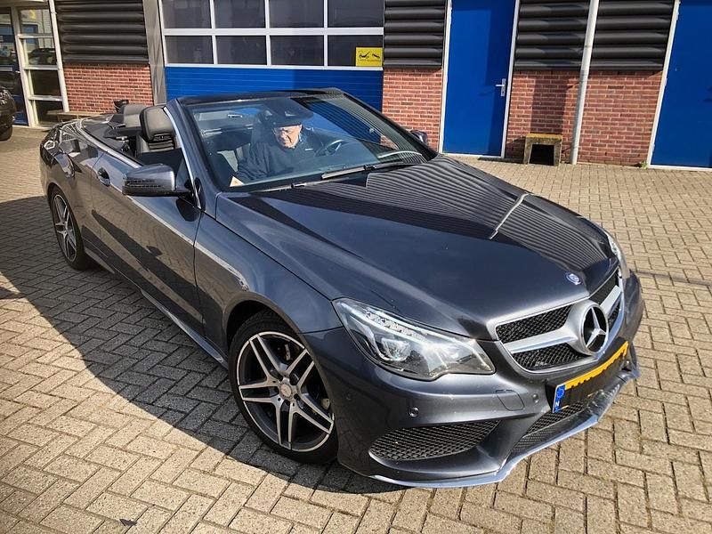 Grijs (metallic) Occasion 2016 Mercedes E200 Cabriolet | € 30.000 (Eerlijke prijs) - Afbeelding 1/4